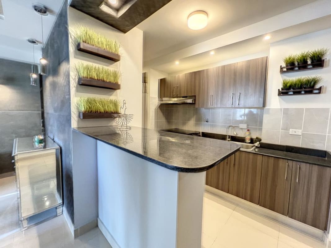 Modern master bedroom with ensuite bathroom, AC and closet at Residencial del Sol Carrasquilla Panama City