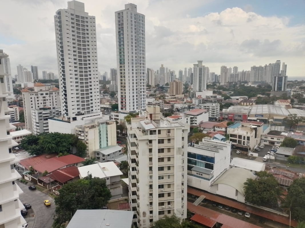 Skyline with commercial high-rise tower investment opportunity in Panama City