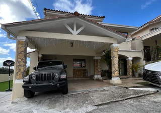 Single-Family House for Sale in Rufina Alfaro - 3 bedrooms