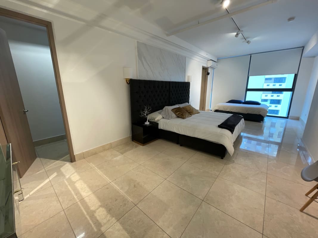 Spacious master bedroom En-suite with marble floors and walk-in closet in PH Deluxe Residences Punta Paitilla Panama