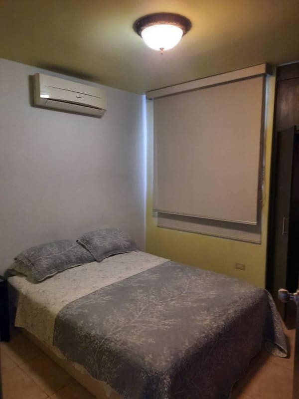 Cozy bedroom with air conditioning and closet in PH El Cangrejo Panama