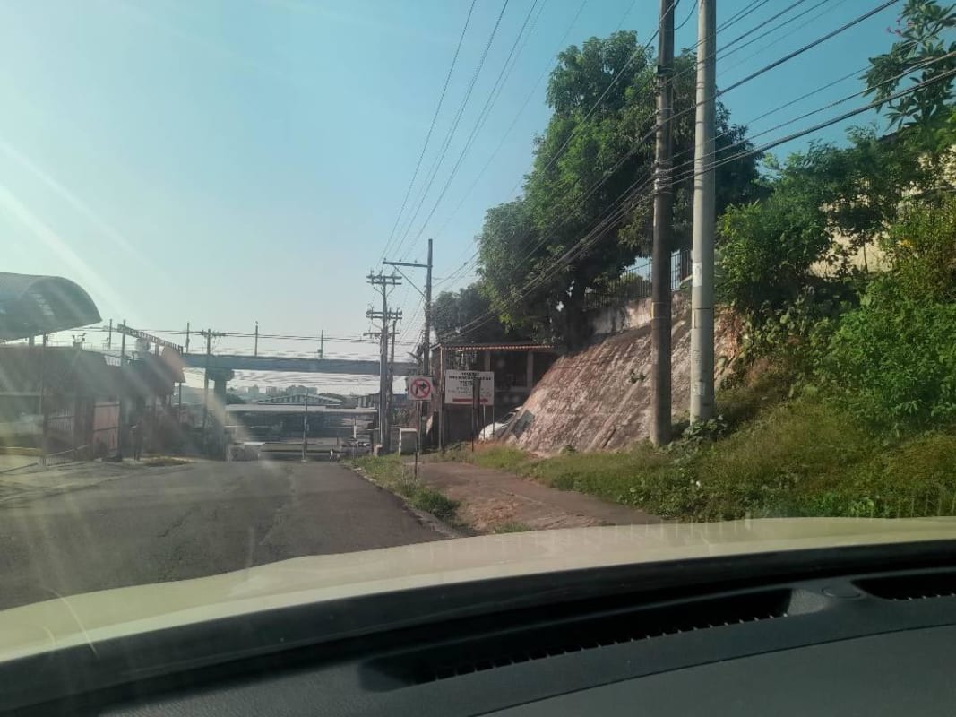 Street with sidewalk, slope and bus stop shelter near Villa Lucre La Castellana Panama