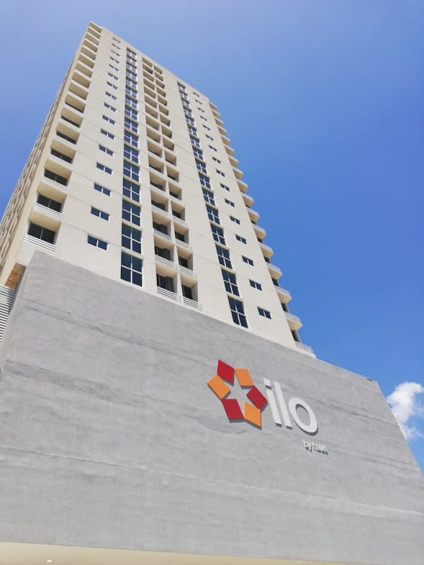Bright bedroom with built-in closet, window blinds in PH Ilo Chanis Panama
