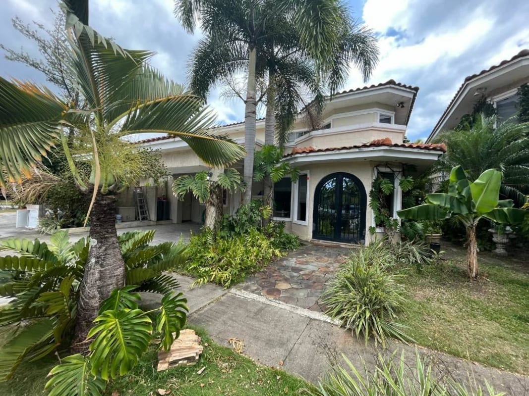 Spacious gourmet kitchen in Costa del Este house with granite countertops, wood cabinetry, stainless appliances