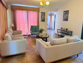 Spacious master bedroom with large closet and bathroom in Cubitá home Chitré