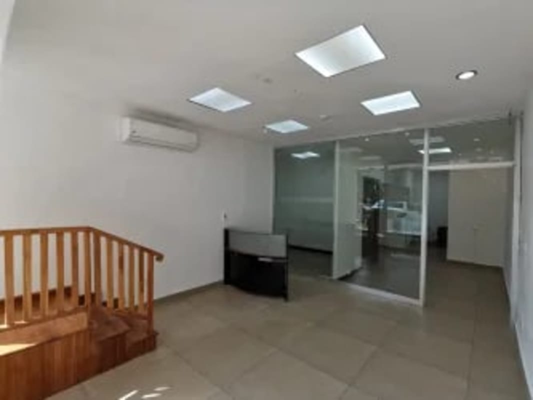 Reception area with glass partitions in commercial office PH Parque Mar Punta Paitilla