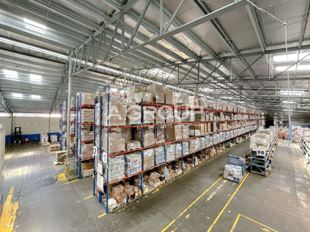 Tall industrial warehouse interior with shelving racks and pallets stacked in Tumba Muerto Panama