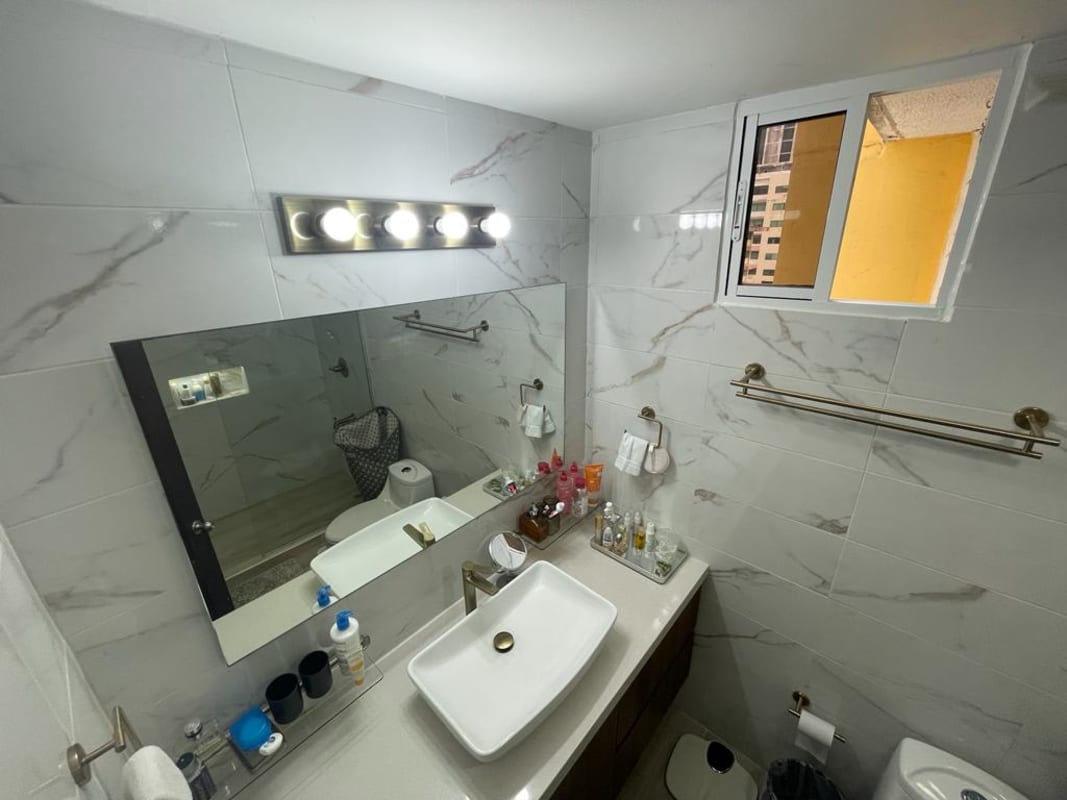 Contemporary bathroom with tile finishes PH Sophia Tower Obarrio Panama City