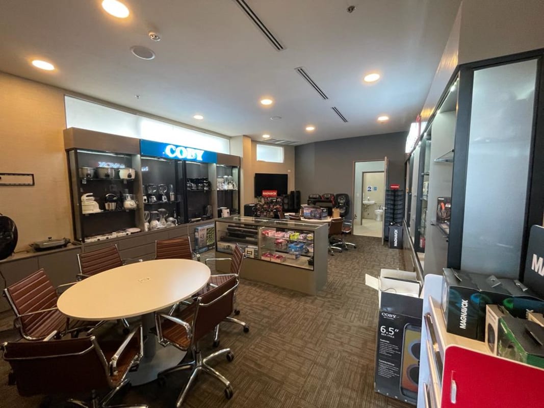 Showroom space with product displays and conference tables inside Panama commercial office
