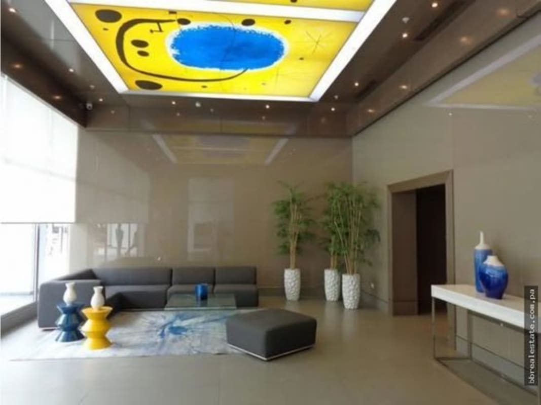 Amenities lounge lobby with sofas and designed ceiling PH Miró Panama