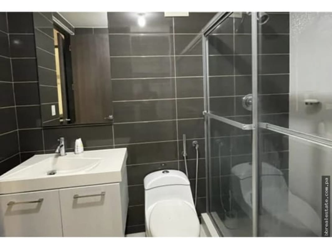 Bathroom modern design with glass shower PH Miró El Cangrejo Panama