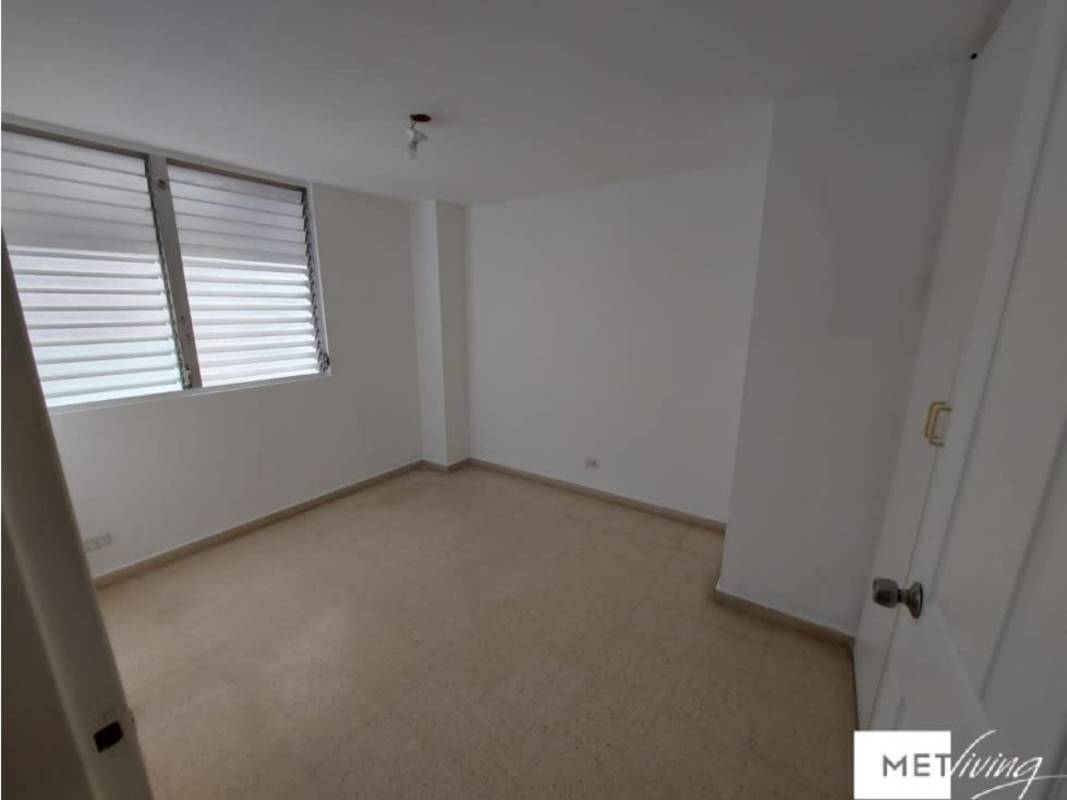 Spacious bedroom with tile floors and large windows PH Diamante 3 Panama City