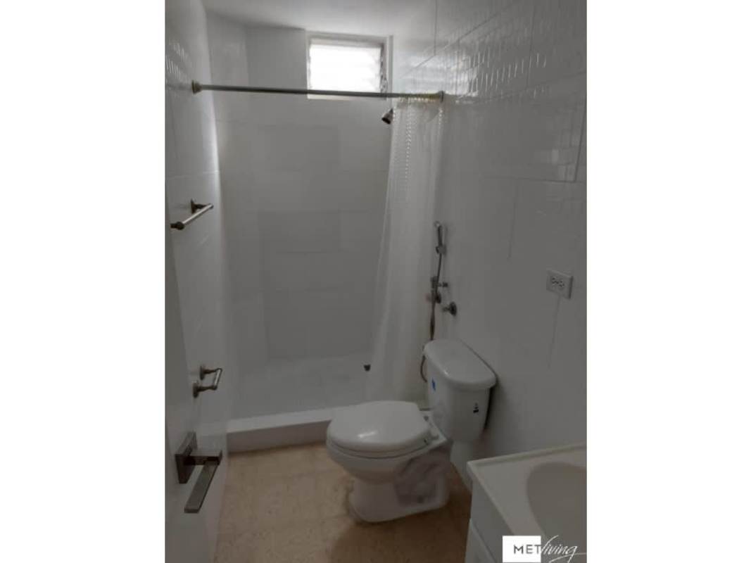 Bedroom with built-in white wardrobes storage PH Diamante 3 Panama City