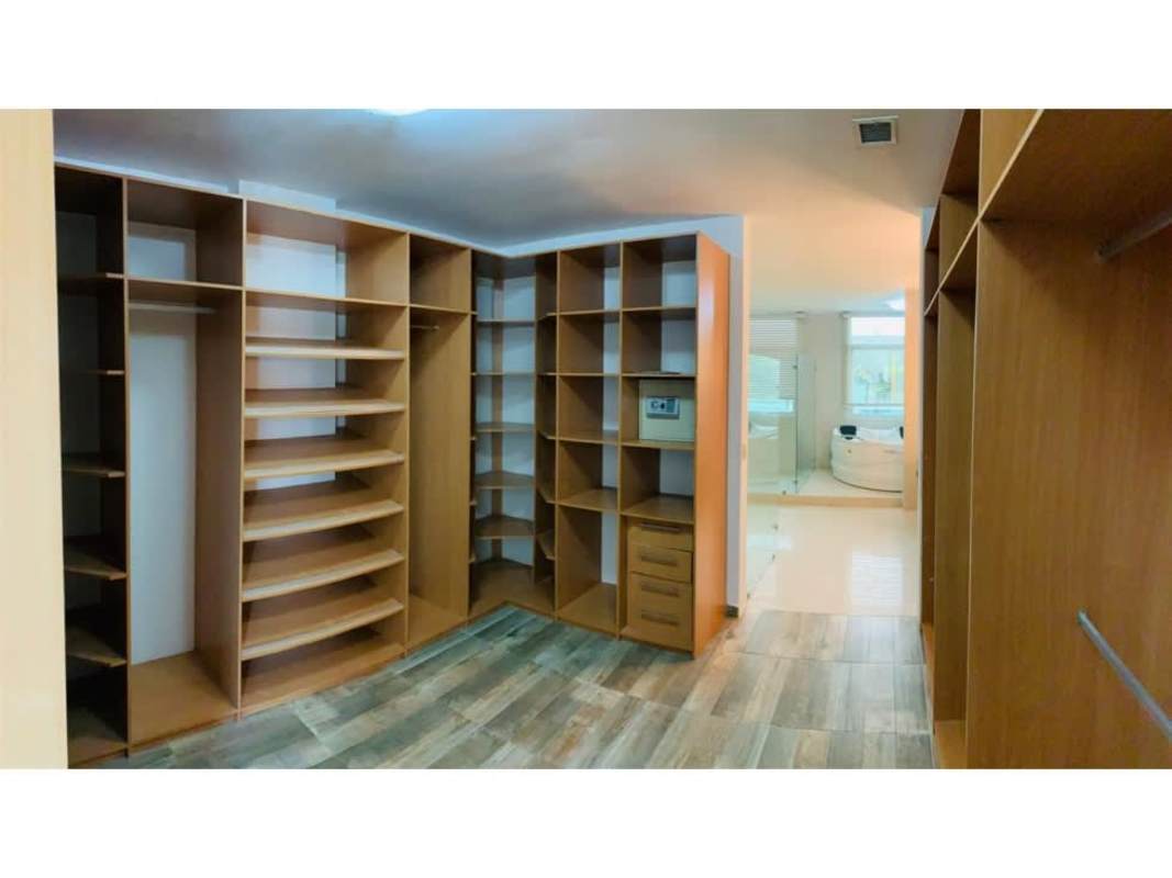 Luxury 4BR House with Pool & Jacuzzi PH Costa Esmeralda