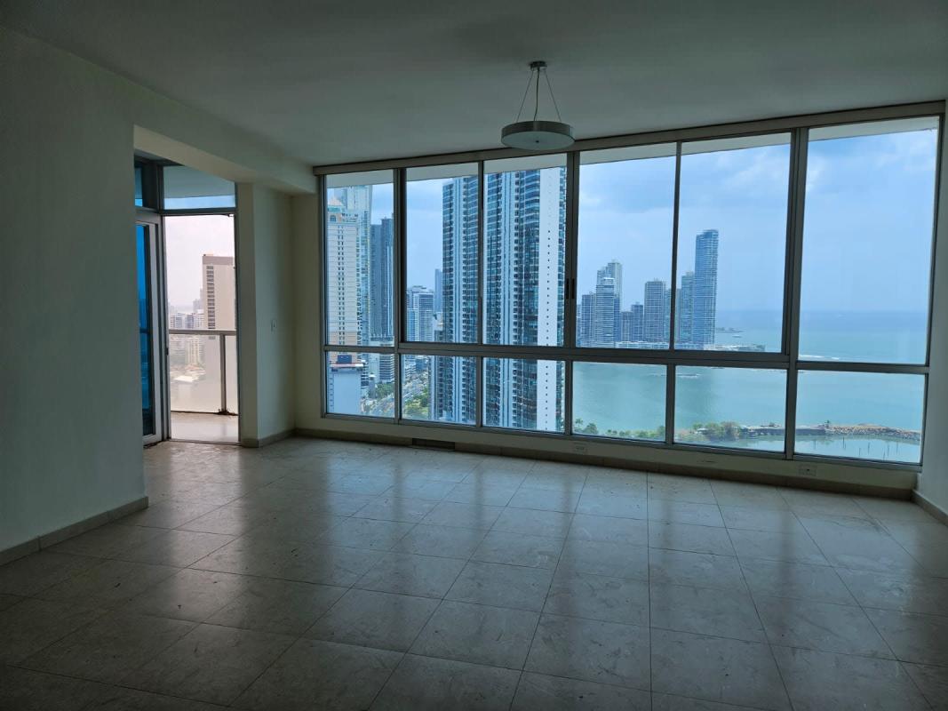 Bright living space with panoramic city and sea views PH Bayfront Tower Panama