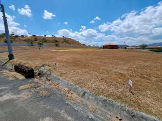 Large swimming pool resort style with sun deck in PH Colonia El Celaje Chame Panama