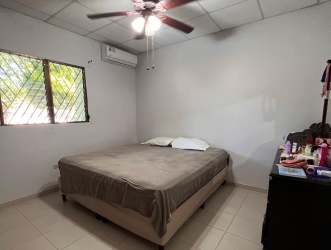 Spacious yard, driveway, mature trees Cantarana estate for sale Panama