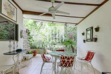 Countryside Mountain Home on 5000m² with Creek & Fruit Trees