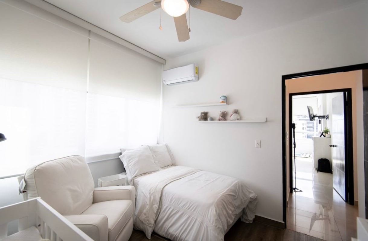 Master bedroom featuring split AC, big windows with ocean and city views PH Ocean View Tower Panama