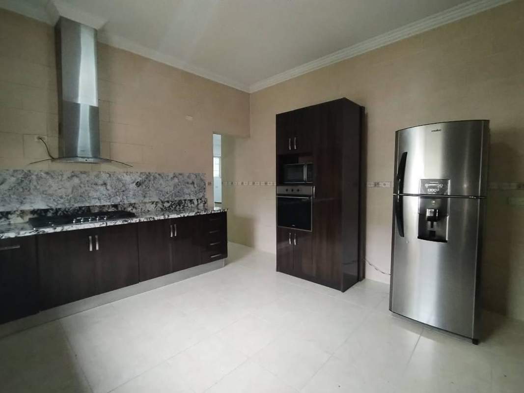 Luxury House with Large Lot in Rainforest Villas Ancón