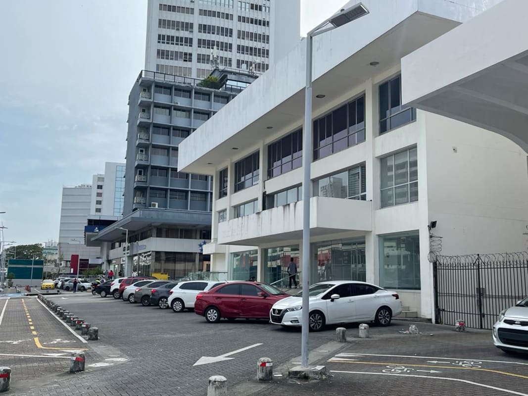 Grand lobby with marble and concierge PH BICSA Bella Vista Panama