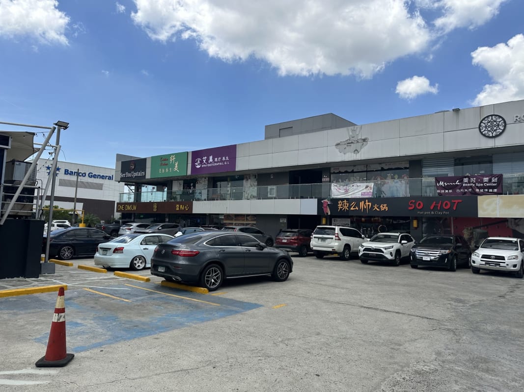 Commercial Space 100m² in Boulevard Plaza Centennial for Rent