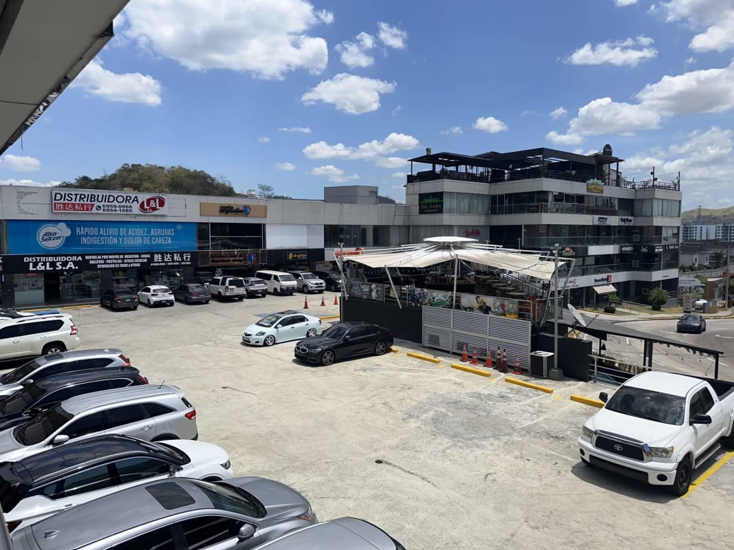 Unfinished commercial interior with ceramic tile floor and large front windows for rent Centennial Panama