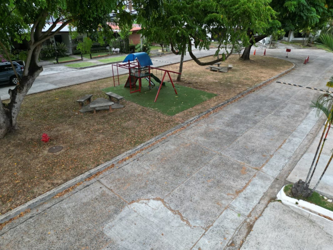 Spacious covered outdoor terrace with tiled floor in Obarrio house for sale Panama City