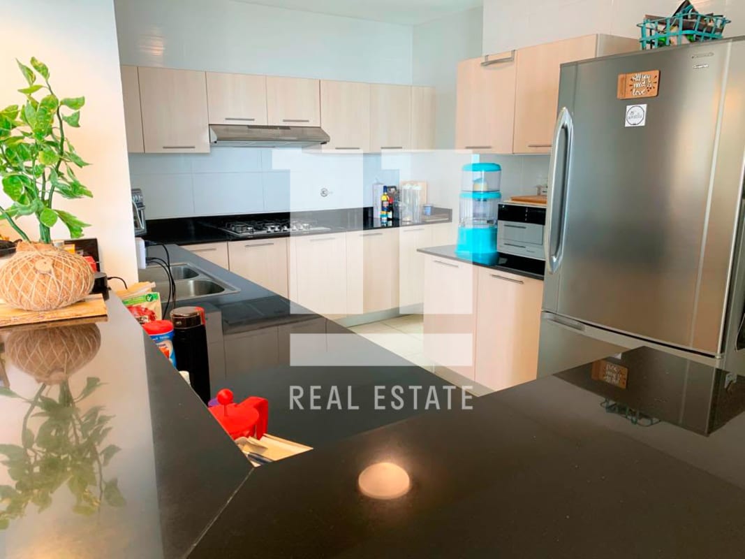 Rooftop swimming pool with jacuzzi and skyline Panama City Foresta Tower