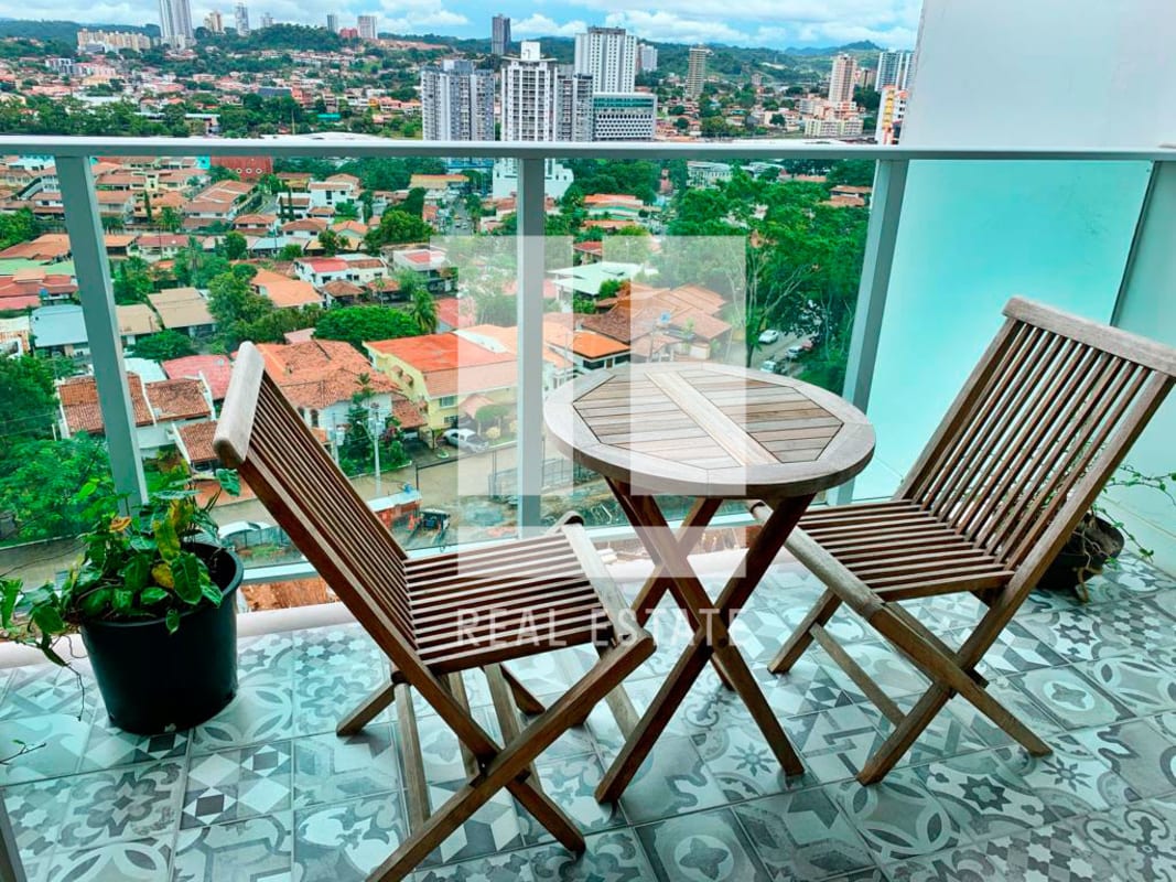 Kitchen with granite countertops, breakfast bar, stainless appliances, Foresta Tower Panama City