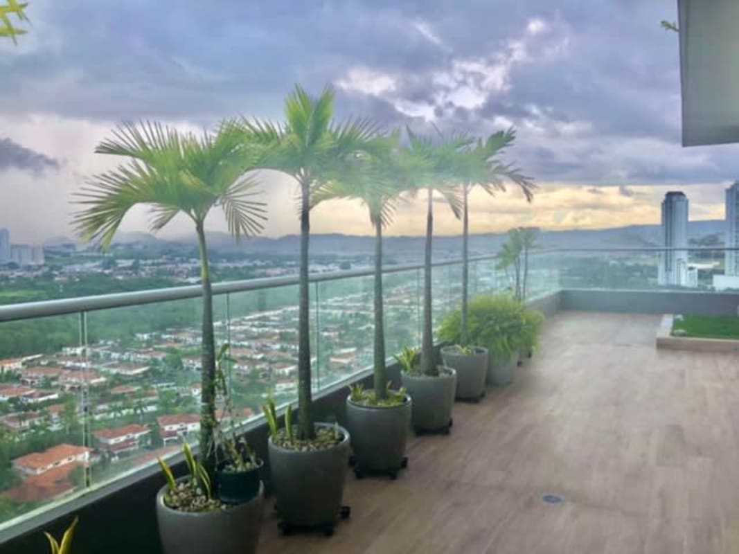 Gourmet kitchen with granite countertops custom cabinetry PH Alcalá Panama City