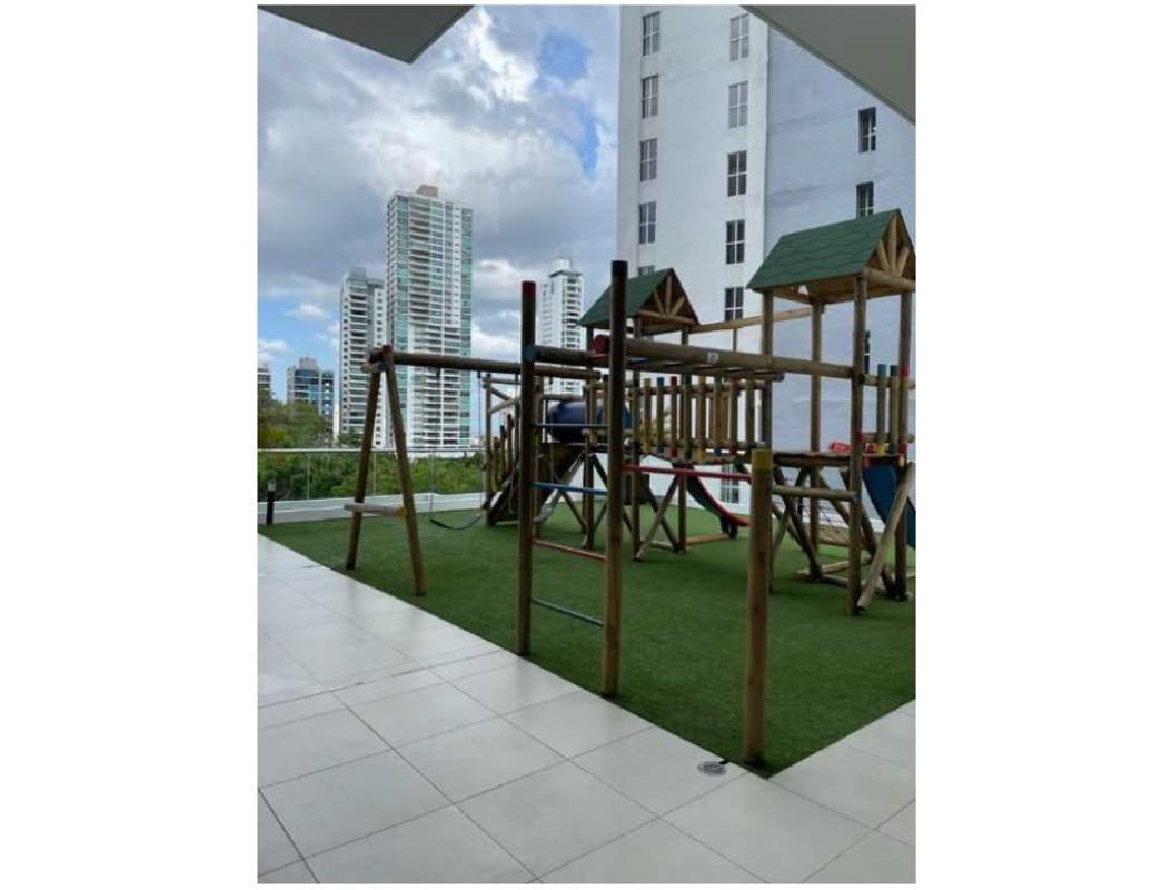 2BR Apartment with Balcony & Pool in Park Point Vía España