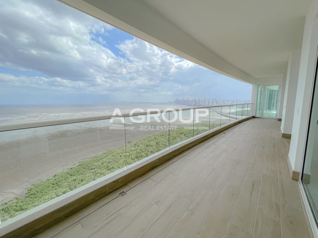 Covered infinity pool and jacuzzi overlooking garden PH Marea II Costa del Este Panama