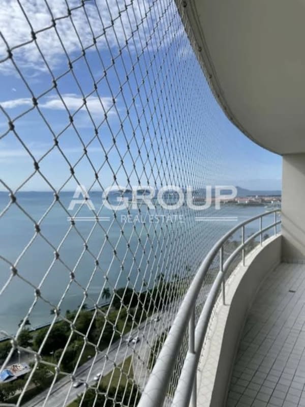 Kitchen with granite countertops and stainless steel appliances in PH La Ensenada Panama