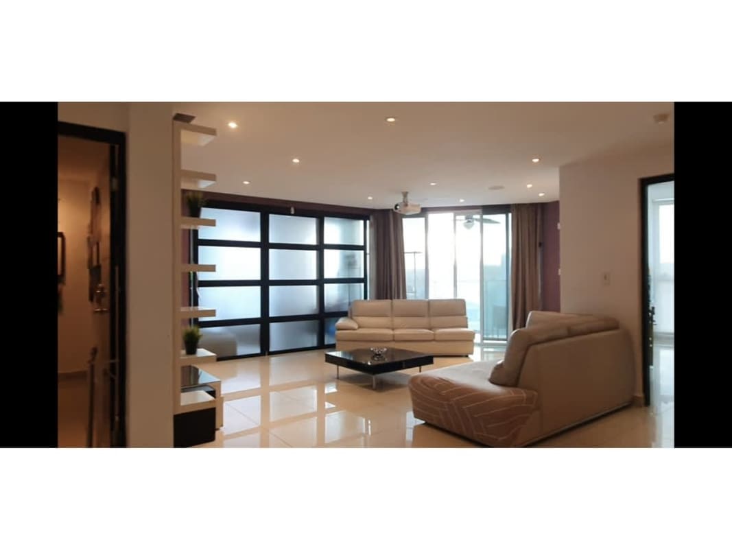 Cozy bedroom bright walls, AC, ceiling fan in Highland View Panama apartment