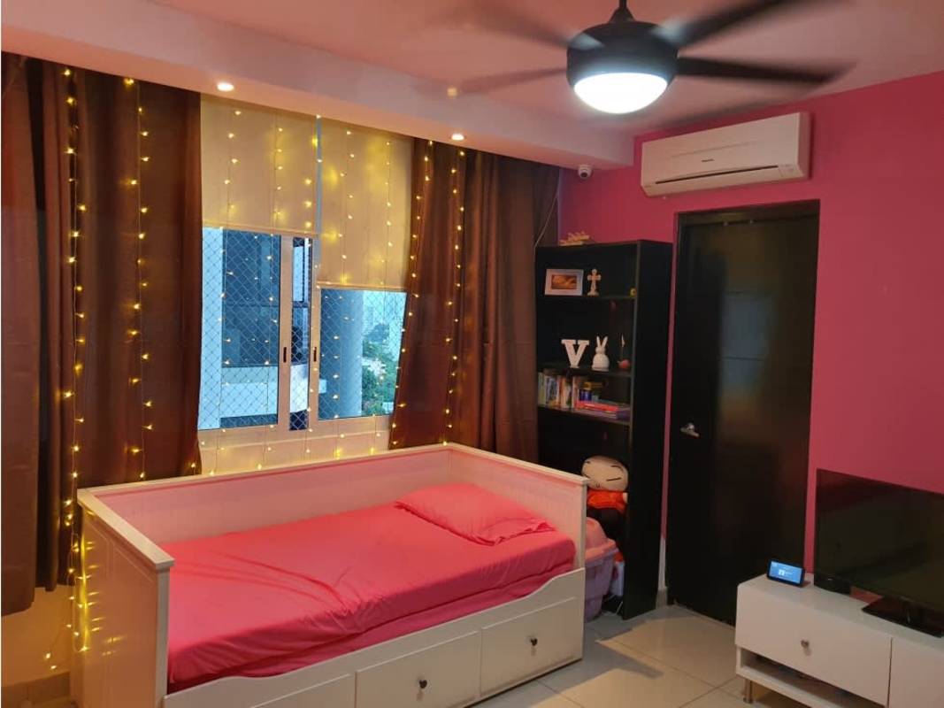 Child bedroom with two beds, unicorn bedding, toys, in PH Highland View Panama