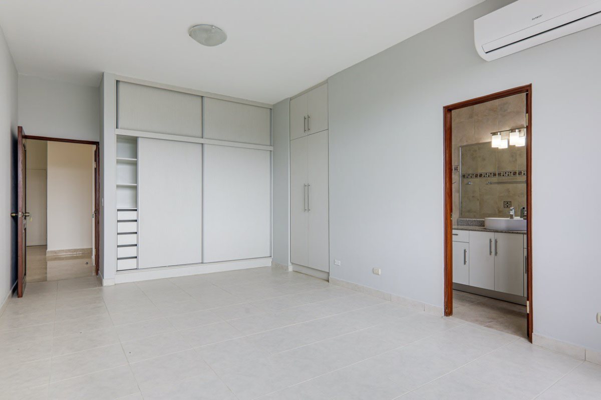 Large swimming pool sun deck lounge chairs amenities at PH Cresta Palace La Cresta Panama City