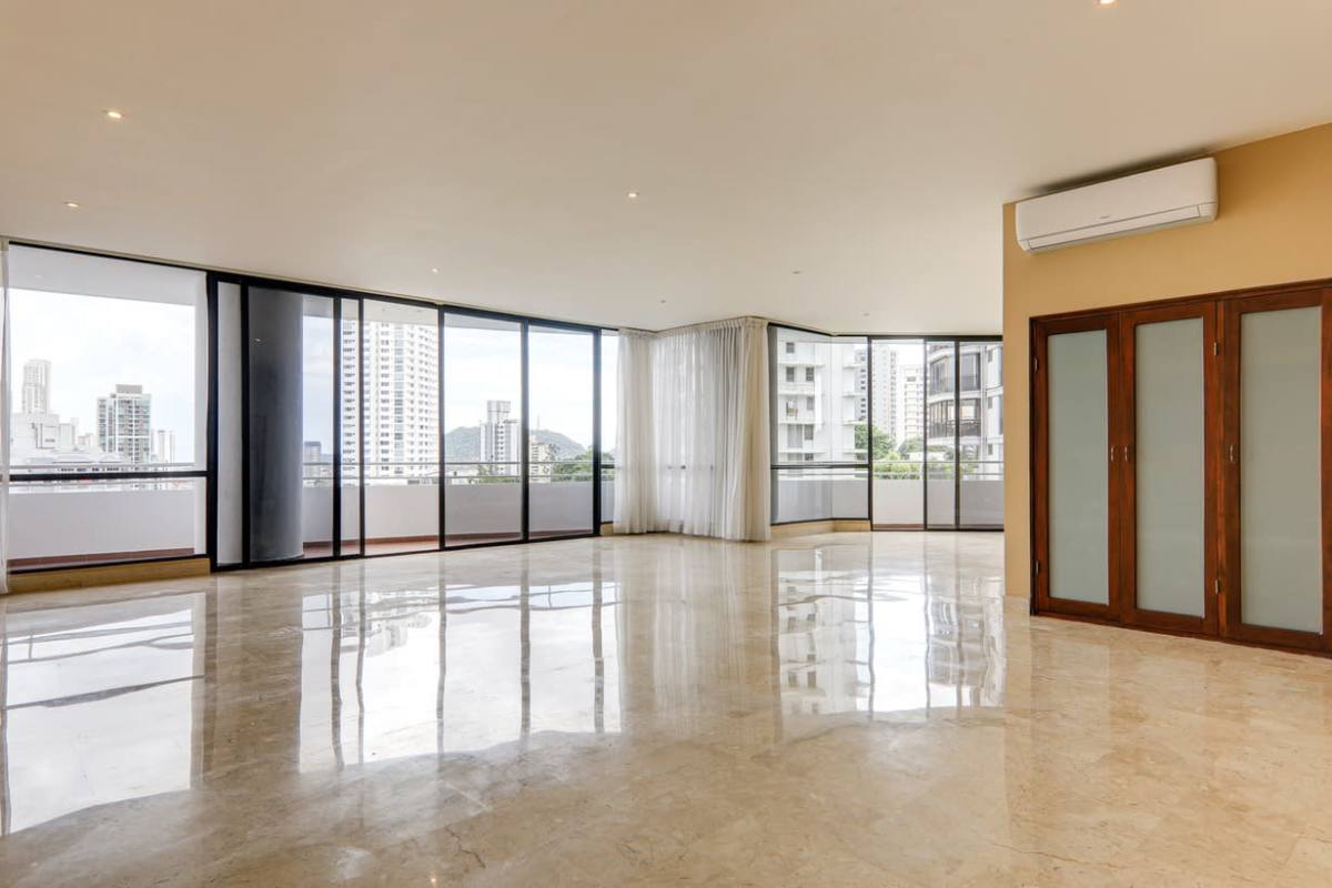 Luxury 3BR Apartment with Panoramic Views PH Cresta Palace