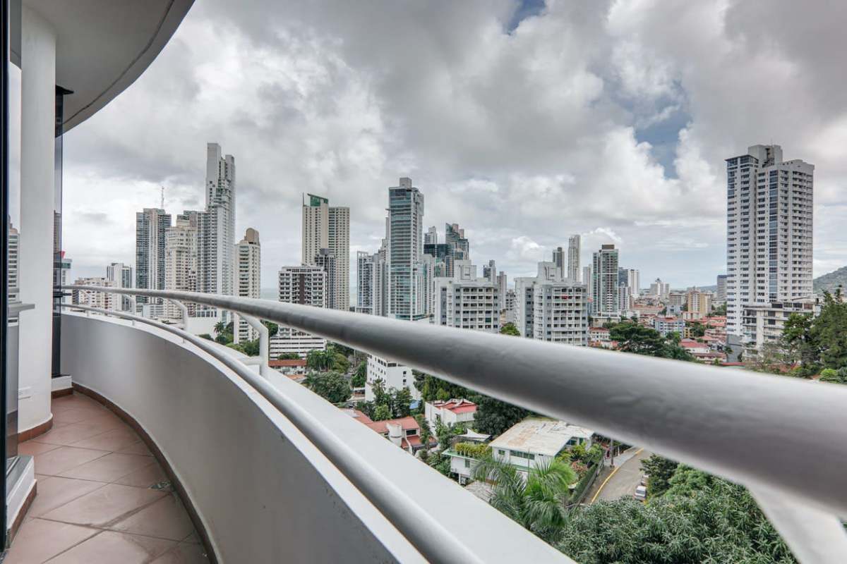 Remodeled kitchen granite countertops wood cabinets appliances PH Cresta Palace La Cresta Panama