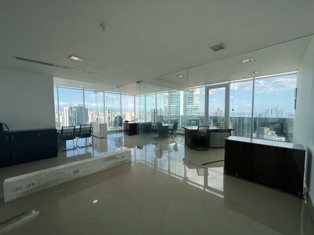 Spacious corporate open office in F&F Tower El Tornillo with city skyline view Panama
