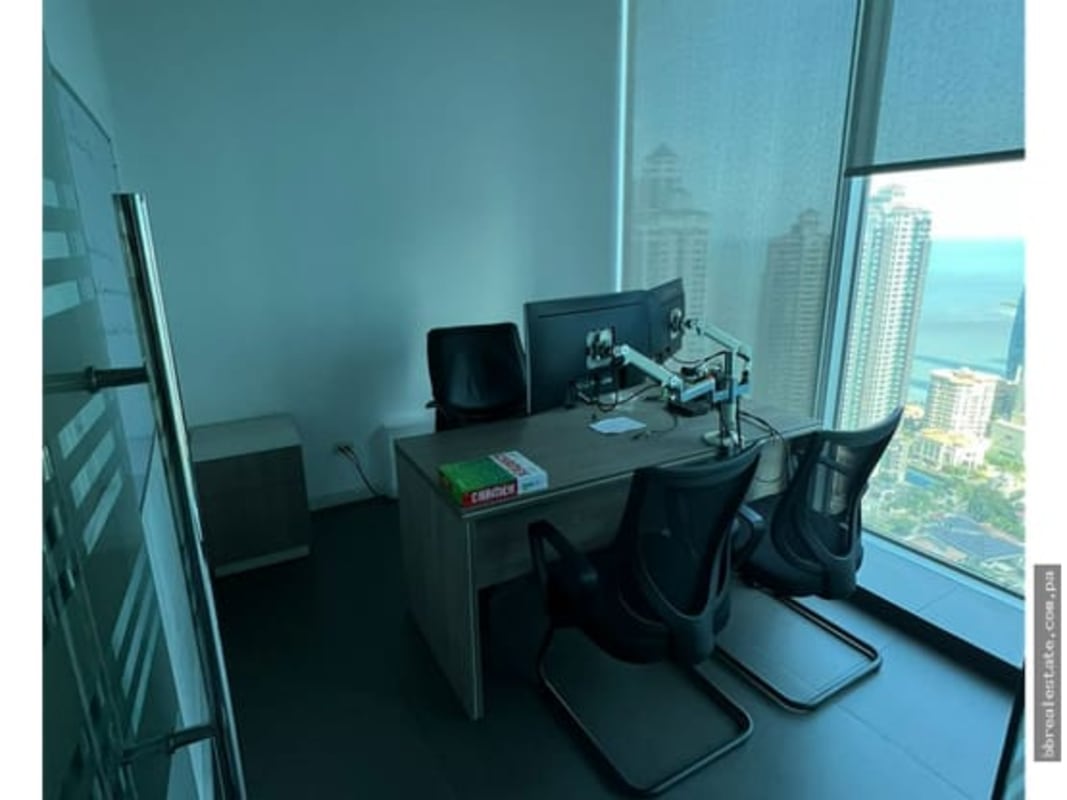 Executive private office with panoramic city view in Oceania Business Plaza Panama