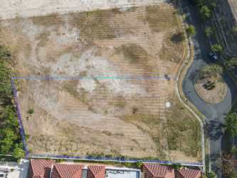 Aerial image of lot with proximity to ocean, marina and golf course surrounded by luxury homes in Vista Mar