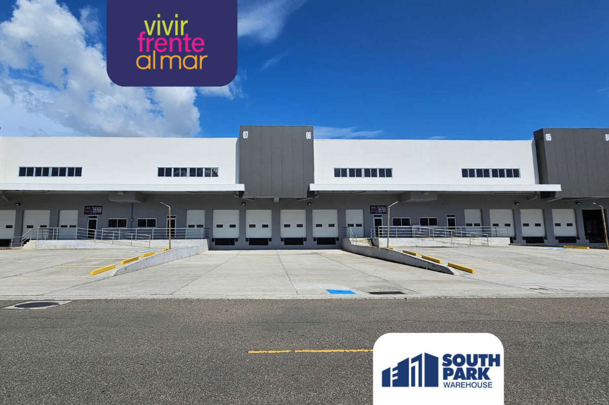 Wide driveway truck access loading zone warehouse Don Bosco Panama City for sale Hola Realty