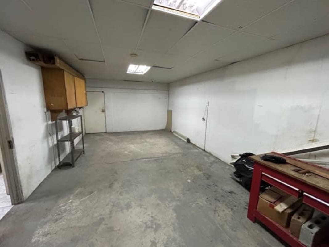 Private office with desk and conference table Business Plaza Obarrio Panama