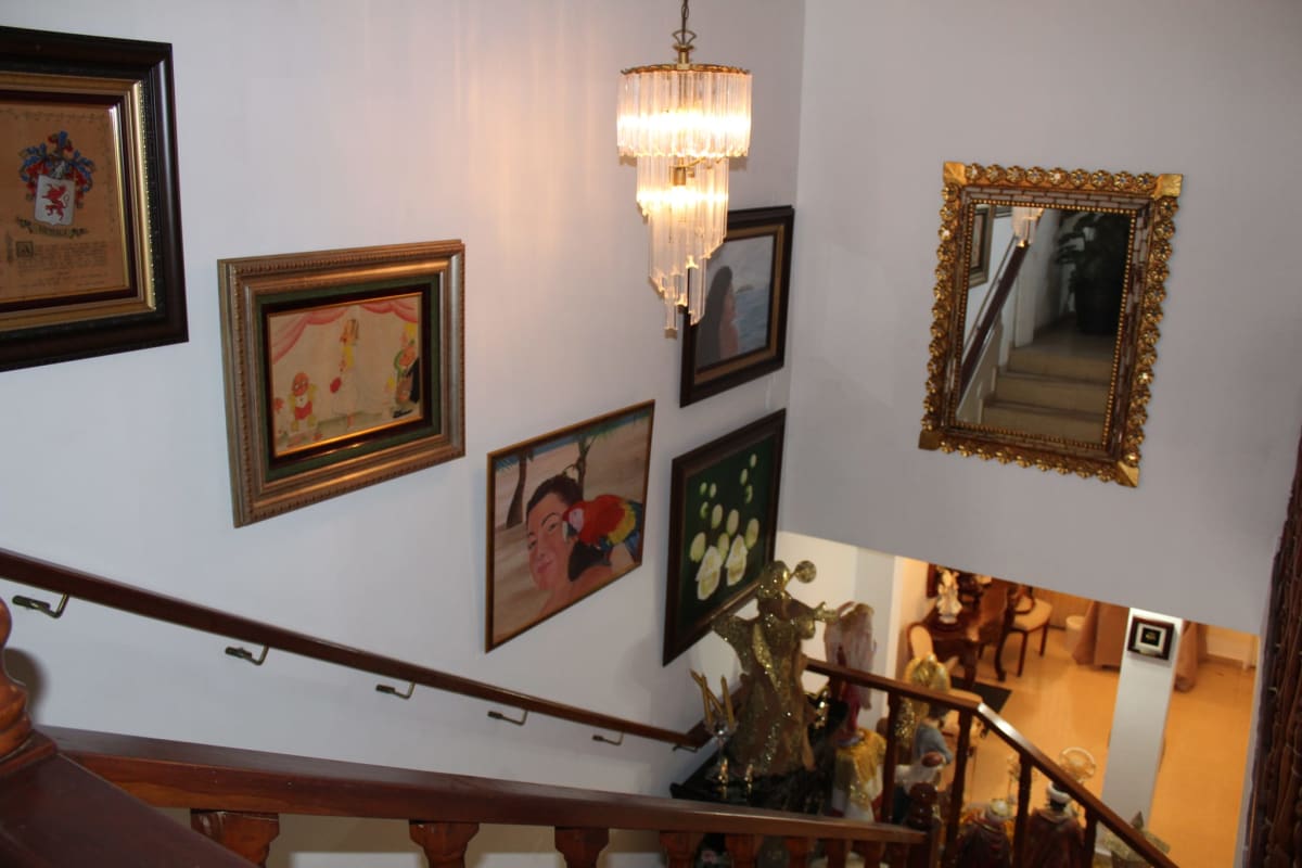 Spacious traditional kitchen with wooden cabinetry, gas stove and tiled backsplash in Hato Pintado duplex Panama