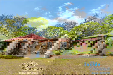 Equipped kitchen with tile backsplash appliances Anton Coclé house for sale