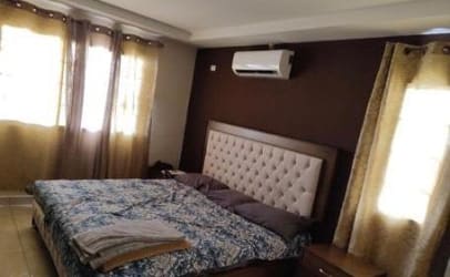 Master bedroom with split AC, tufted bed, and large windows in Colinas del Oeste Arraiján