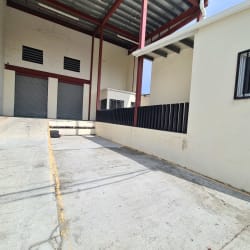 Spacious open industrial warehouse with mezzanine office at Coronado Panama for sale