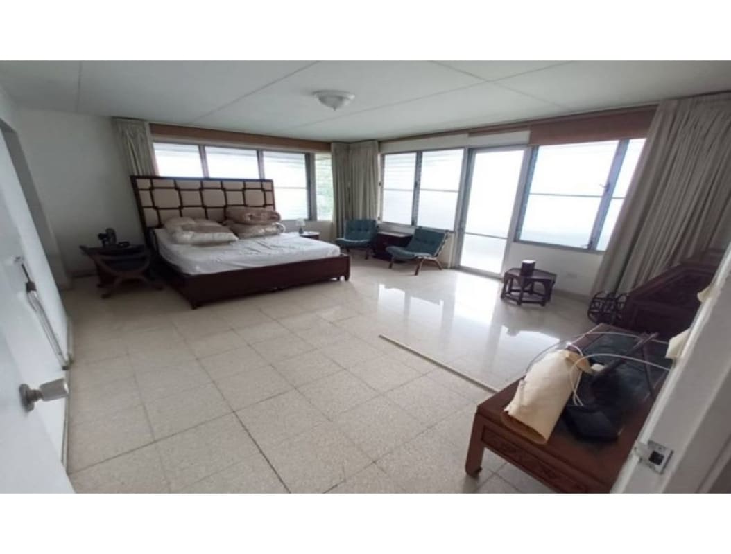 Spacious mid-century kitchen in commercial house for rent sale Obarrio Panama