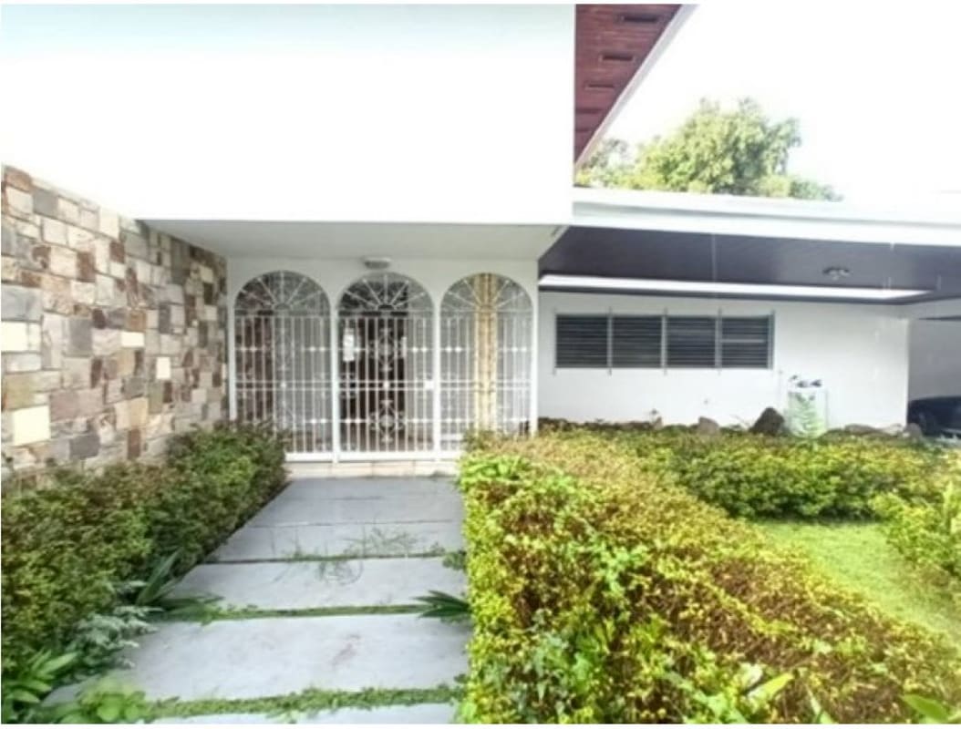 Large covered patio area commercial property for sale rent Obarrio Panama City